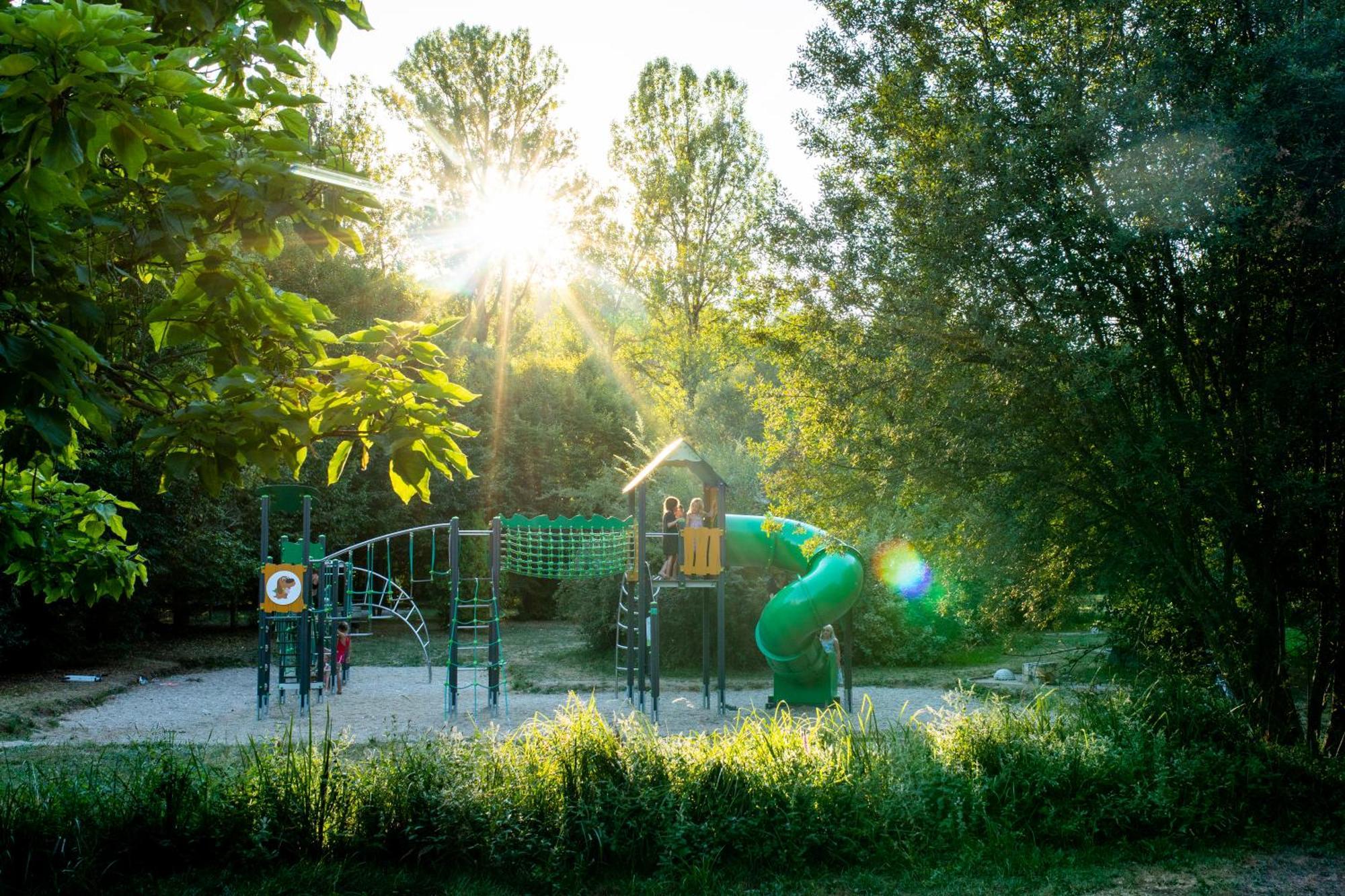 Camping Rcn Le Moulin De La Pique Belvès Exteriör bild