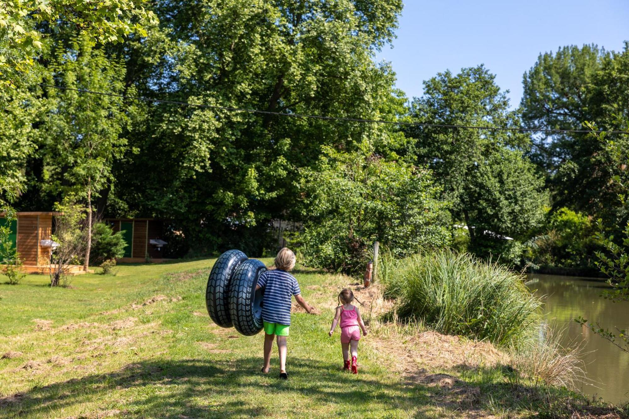 Camping Rcn Le Moulin De La Pique Belvès Exteriör bild